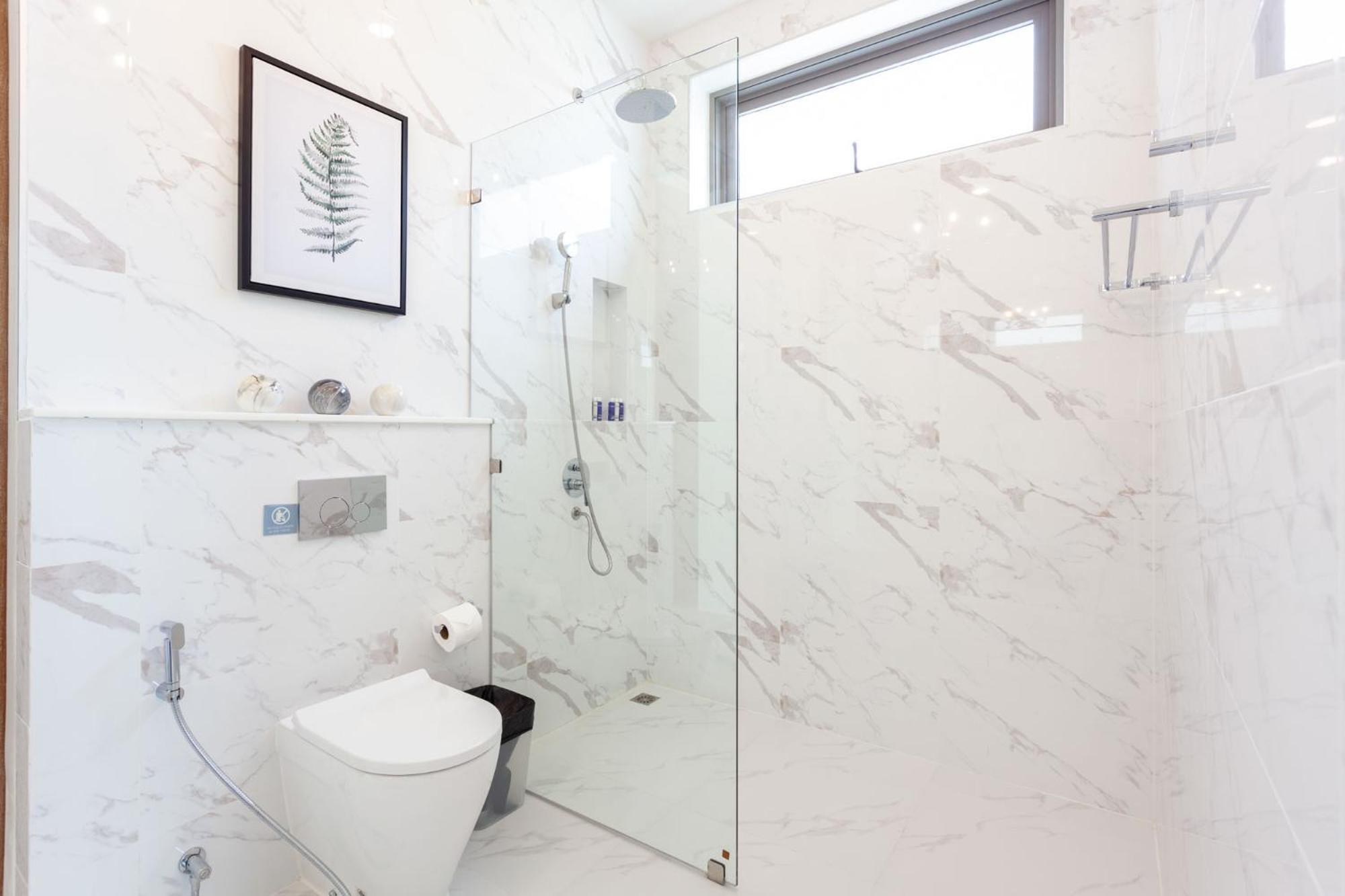 1-Bedroom Seafront Penthouse Jacuzzi